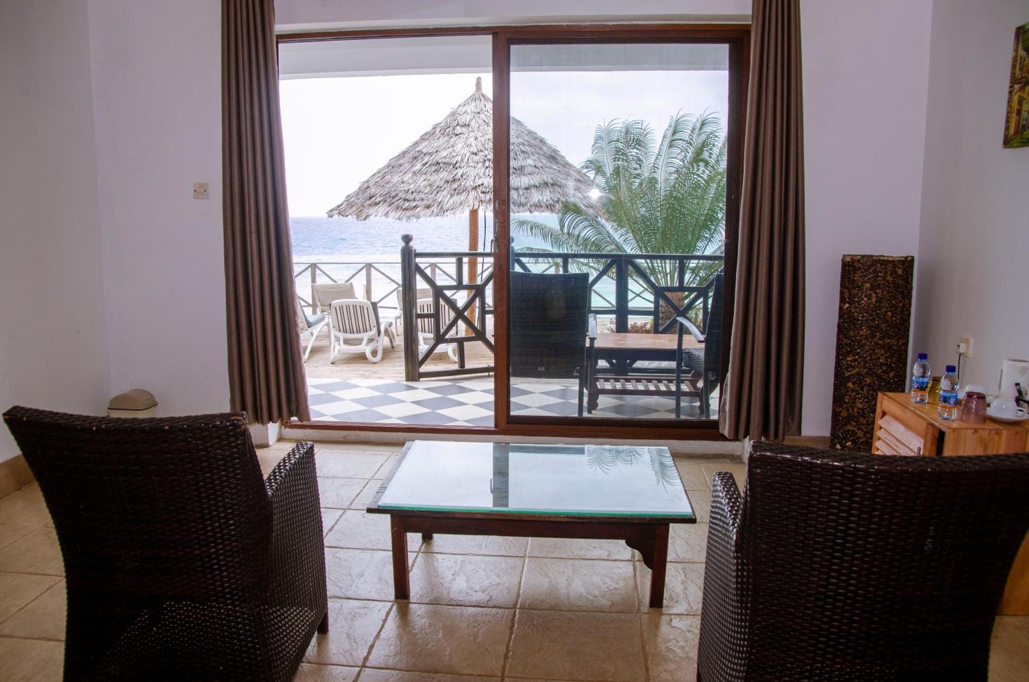 Langi Langi Beach Bungalows นูงวี ภายนอก รูปภาพ